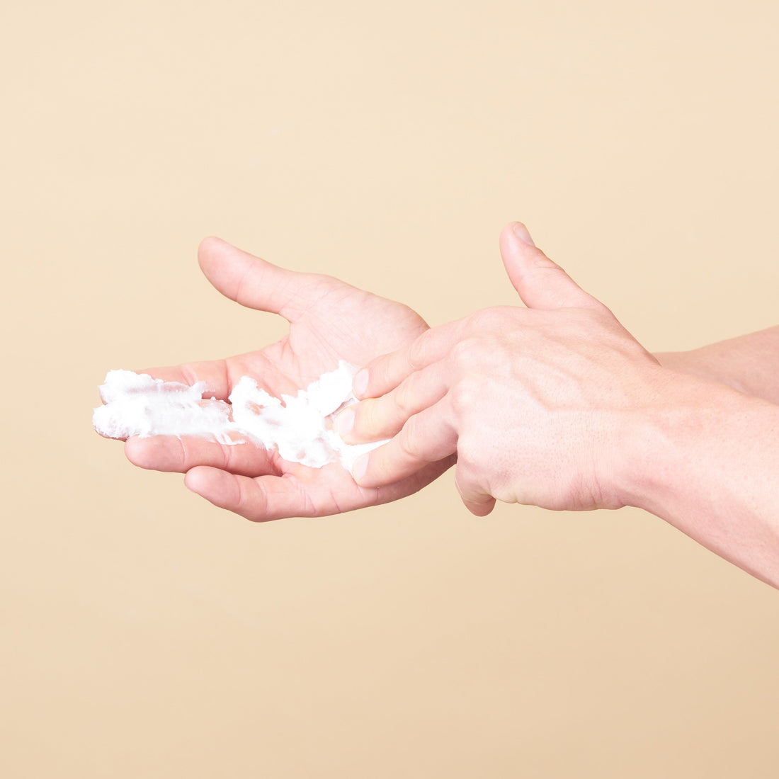 ヒゲにかゆみとフケが出るのはナゼ！？原因と対策を知って清潔な美肌に！